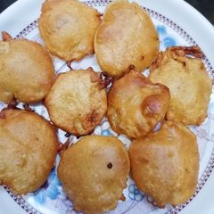 A picture of Aloo ke Pakorey.