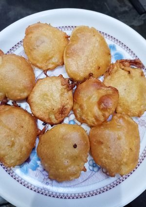 A picture of Aloo ke Pakorey.