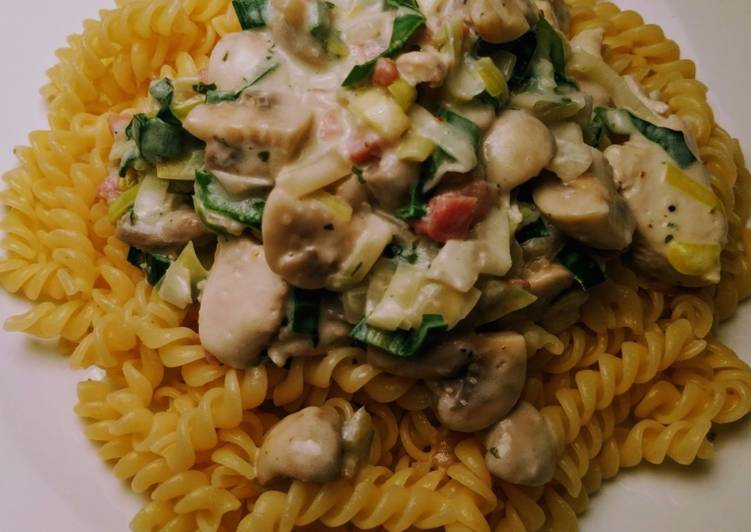 Easiest Way to Prepare Speedy Pasta with chicken in cream cheese