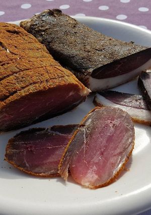 Une photo de Rôti de porc séché épices Louisiane/Poivre Penja noir/Magret Séc