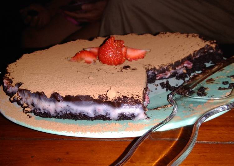 No Bake Strawberry Oreo Ganache Cake (Less Sugar)