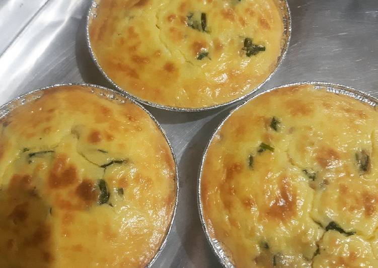 Bagaimana Menyiapkan Keto tuna and spinach quiche yang Enak Banget