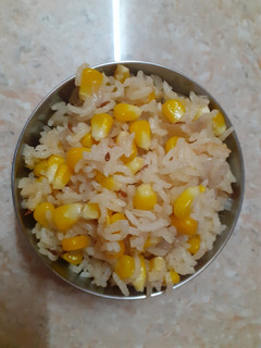 ஸ்வீட் கார்ன் புலாவ்(Sweet corn pulao recipe in tamil) செய்முறை முக்கிய புகைப்படம்