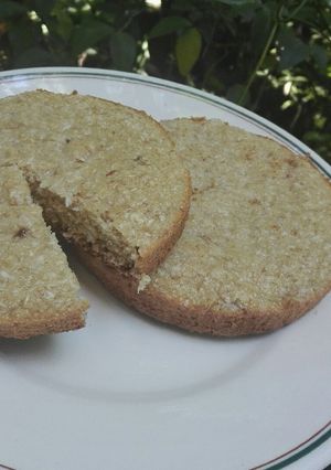 Una foto de Tortitas o budín de banana y coco saludable y Fit♥🍌
