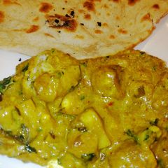 A picture of Chappati with mushroom curry.