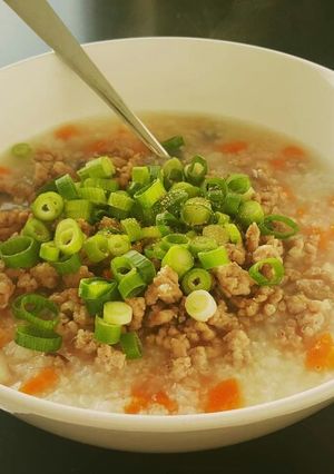 Hình của món Cháo nấm thịt heo.