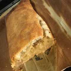 A picture of Strudel di mele e mango.