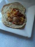 Tacos de papa y carne molida con cebolla y poblano con mezcal