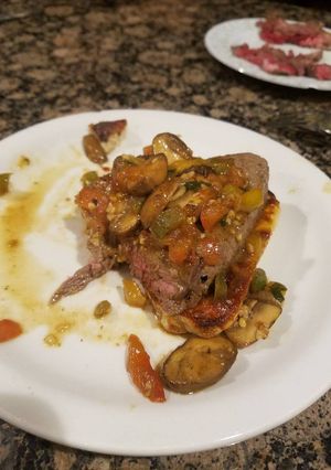 A picture of Steak pizzaoli.