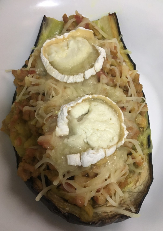 Una foto de Berenjena con relleno al “Ras al hanout” y queso de cabra