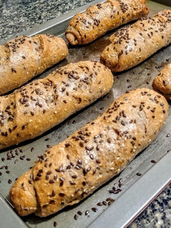 Una foto de PAN LARGUITO🥖Integral con Panela (papelón) Orgánica...!😋