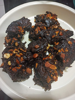 ब्राऊनी (brownie recipe in marathi) रेसिपी चे मुख्य फोटो