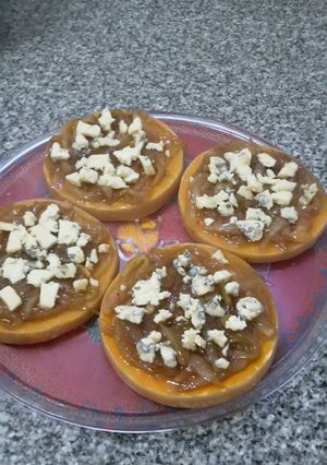 Una foto de Zapallo coreano(Anco)con cebollas caramelizadas y queso azul