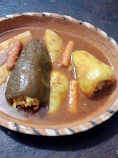 Una foto de Chiles rellenos de soya en caldillo las Correa
