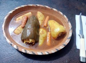 Una foto de Chiles rellenos de soya en caldillo las Correa