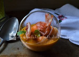Une photo de Gaspacho melon tomate et basilic