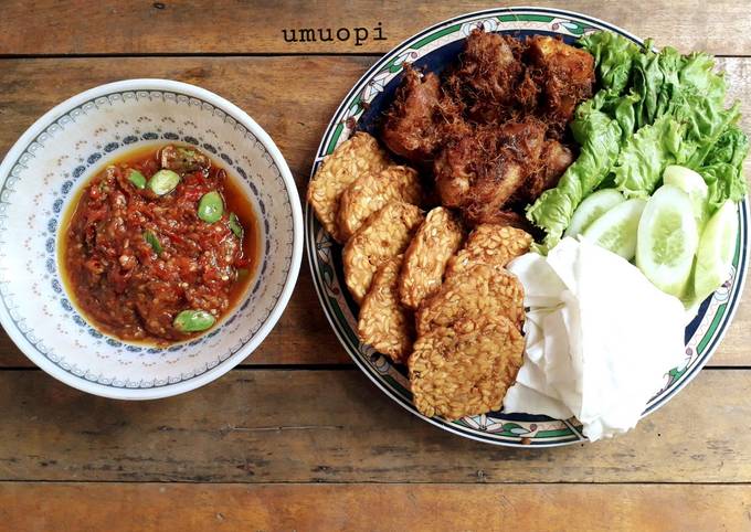 Ayam Lengkuas,Tempe Goreng,Sambal Terasi Petai