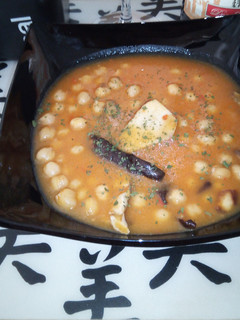 Una foto de Garbanzos con Boletus en Salsa de Tomate y Zanahoria