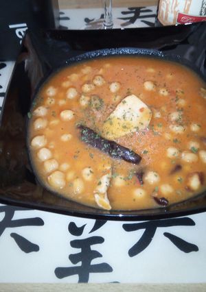 Foto principal de Garbanzos con Boletus en Salsa de Tomate y Zanahoria
