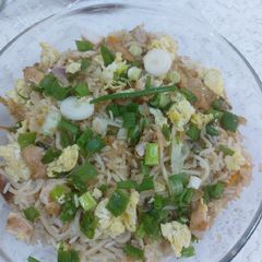 A picture of Chicken egg fried rice with noodles.