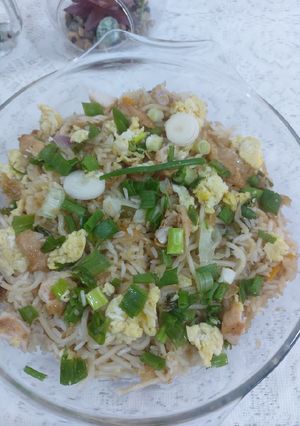 A picture of Chicken egg fried rice with noodles.