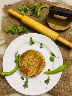 બિસ્કિટ ભાખરી (Biscuit Bhakhri Recipe In Gujarati) રેસીપી મુખ્ય ફોટો