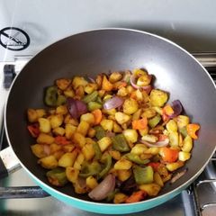 A picture of Potato Bell Pepper Fried Potatoes.