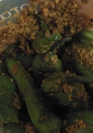 A picture of Green chilli pickle.