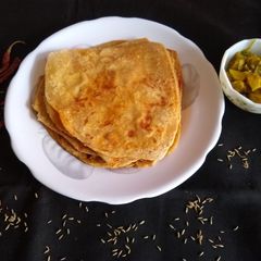 A picture of Namak mirch paratha.