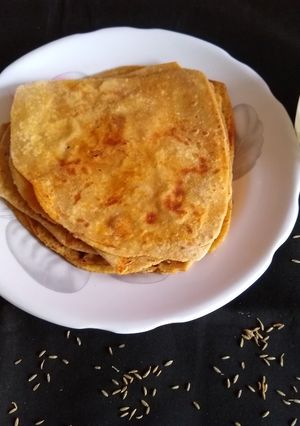 A picture of Namak mirch paratha.