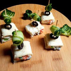 A picture of Carrot and cucumber bread rolls.