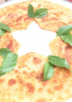 A picture of Lachay daar aaloo kay parathay.