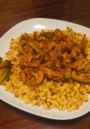 Hentes tokány lapockából tarhonyával recept fotója