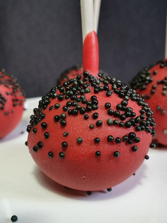 Una foto de *Cakepops de Oreo y Chocolate de Fresas*