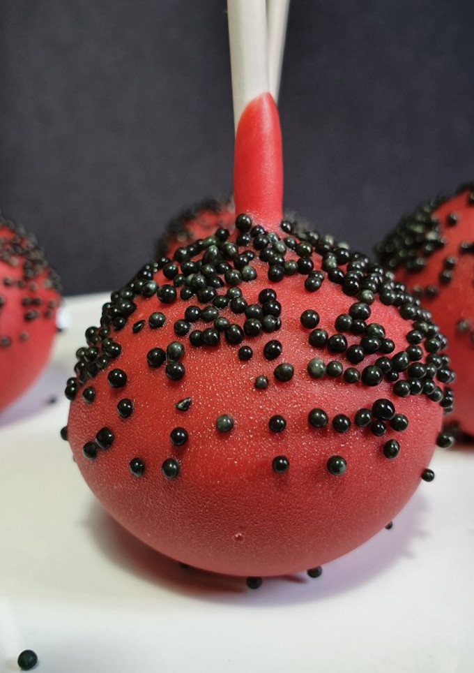 Una foto de *Cakepops de Oreo y Chocolate de Fresas*