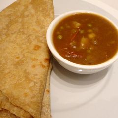 A picture of Peas n Potato Curry.