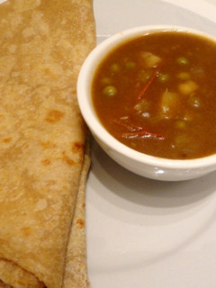 A picture of Peas n Potato Curry.