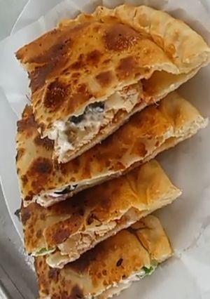 A picture of Crispy Pizza Paratha😋😋😋.