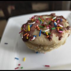 A picture of 1 minute banana muffin in microwave oven.