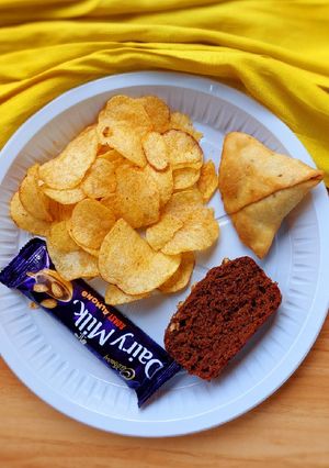 A picture of Samosa and cake (best birthday snacks).