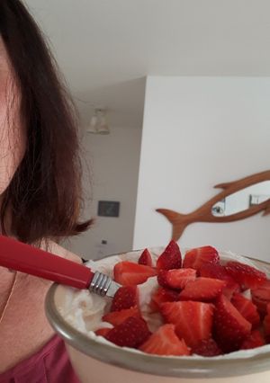 Une photo de Yogourt skyr aux fraises et beurre de peanuts