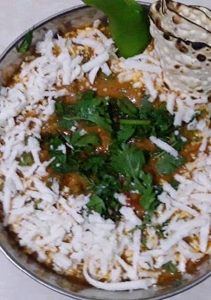 A picture of Matar paneer.