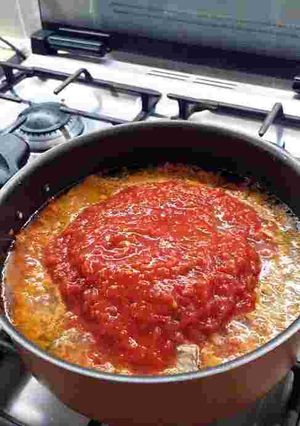 Una foto de Salsa roja con carne