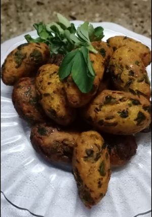 A picture of Methi muthiya.