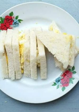 A picture of Kolkata's coffee house Egg Sandwich.