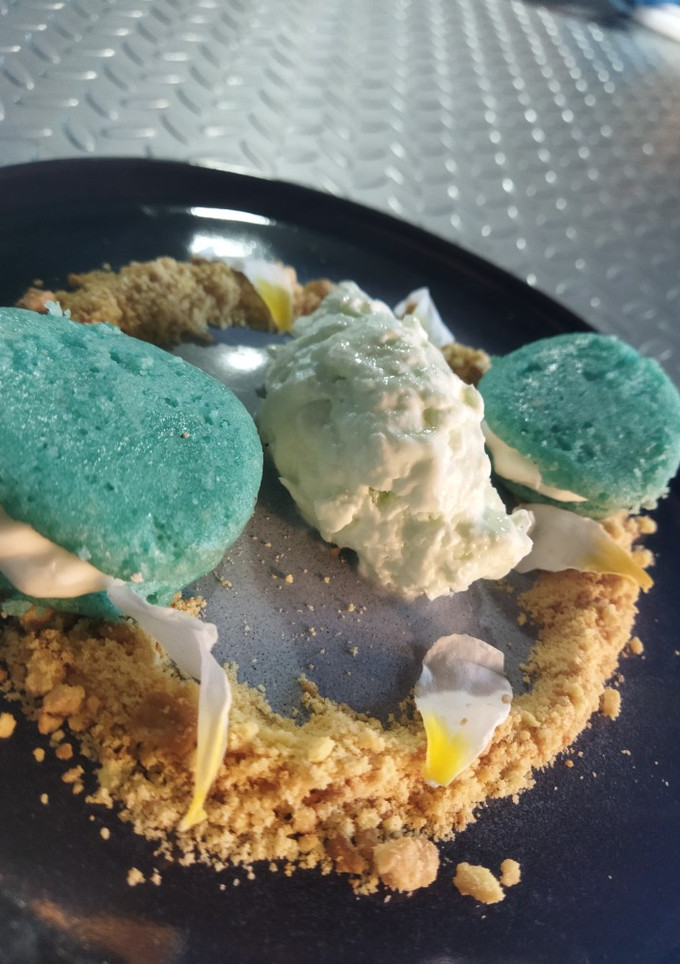 Una foto de Macarrones de chicle relleno de crema de rancho