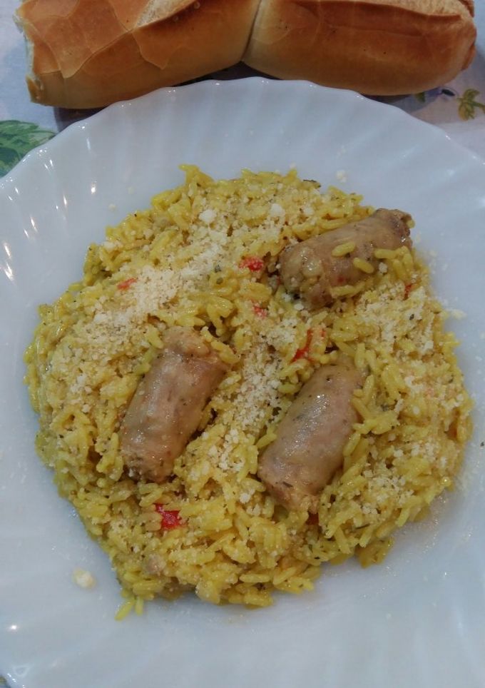 Una foto de Arroz con salchichas parrillera