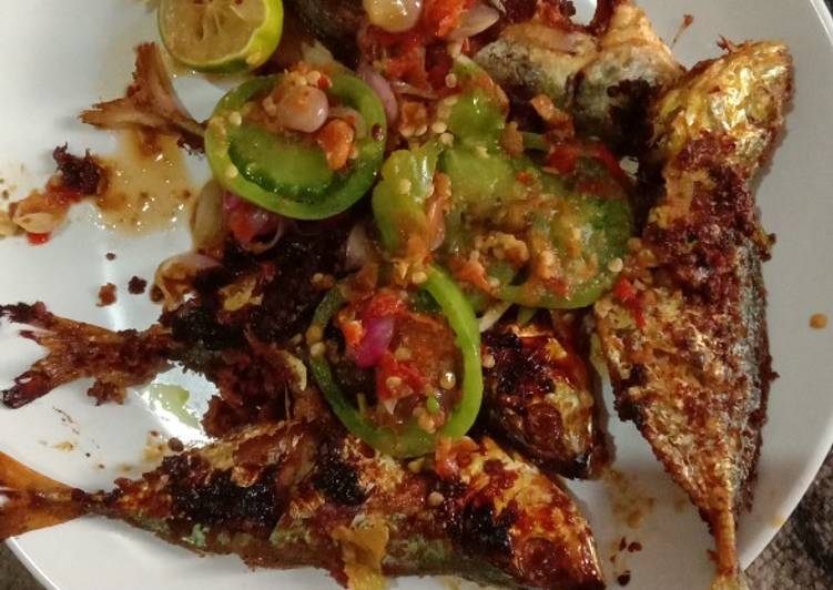 Ikan kembung siram sambal maknyus