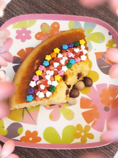 A picture of Raisin cake.