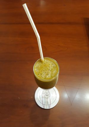 Foto principal de Batido de kale, kiwi, gochis, semillas de chía y zumo de cítricos